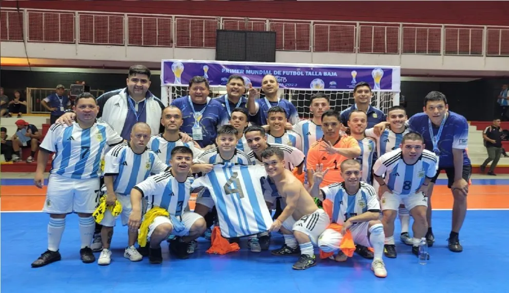 Con el rionegrino Cristian Soto, Argentina debutó con goleada en el Mundial de talla baja