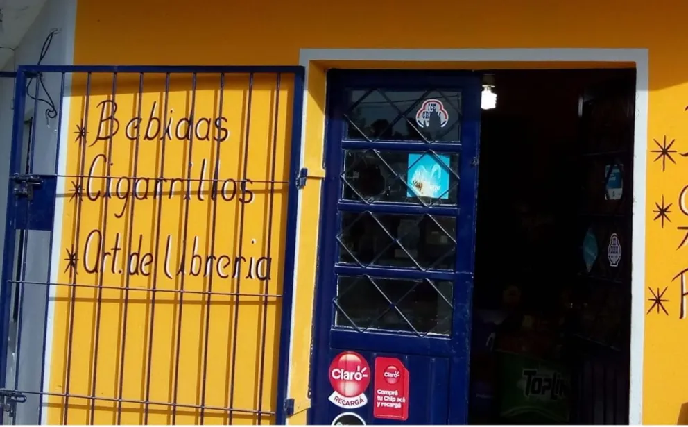 Tres delincuentes atacaron un kiosco porque una víctima de un robo se refugió en su interior: quedaron todos libres