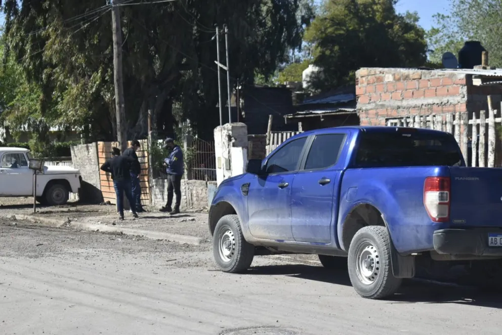 Hay múltiples allanamientos en Viedma por la balacera contra la Comisaría del barrio Lavalle