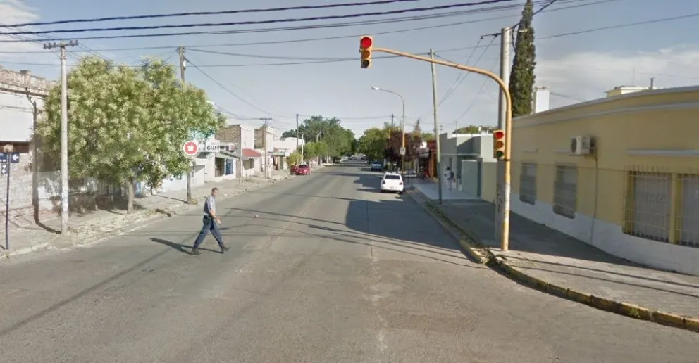 Un hombre mayor está grave tras ser atropellado en el centro de Viedma