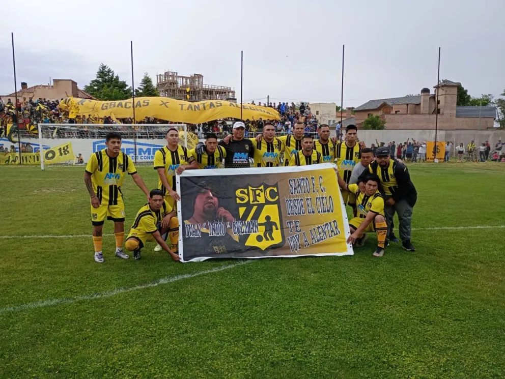 Alegría aurinegra: Santo se quedó con el clásico barrial ante Lavalle con un gran colorido en las tribunas