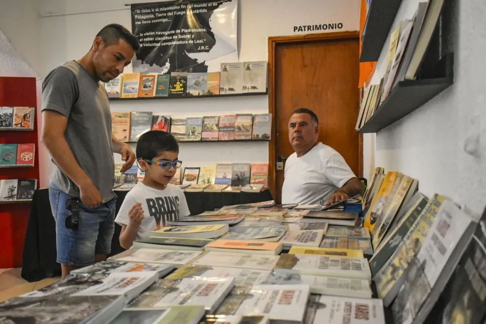 La primera edición, promete ser un punto de encuentro para escritores, artistas y público.