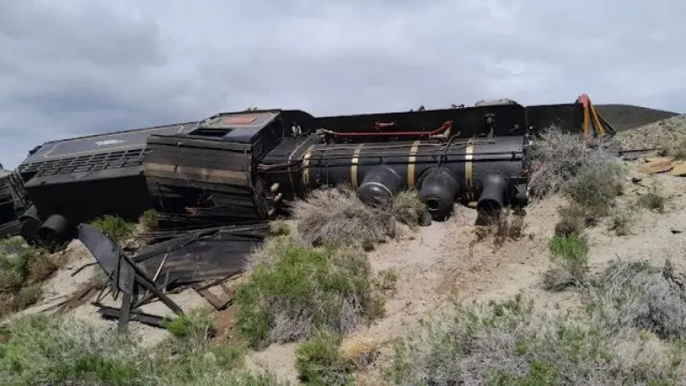 Video: así quedó la formación de La Trochita luego de descarrilar