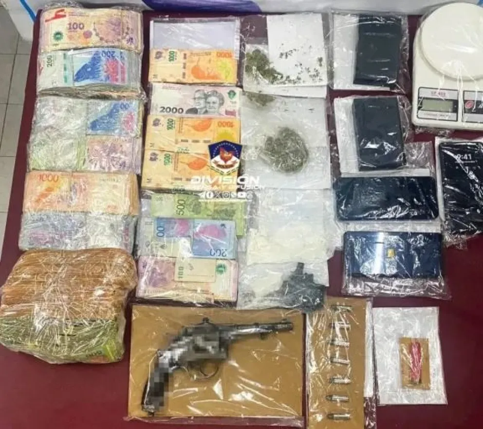 Hermanos involucrados en venta de drogas: secuestraron estupefacientes, armas y dinero tras allanamientos en el Alto Valle