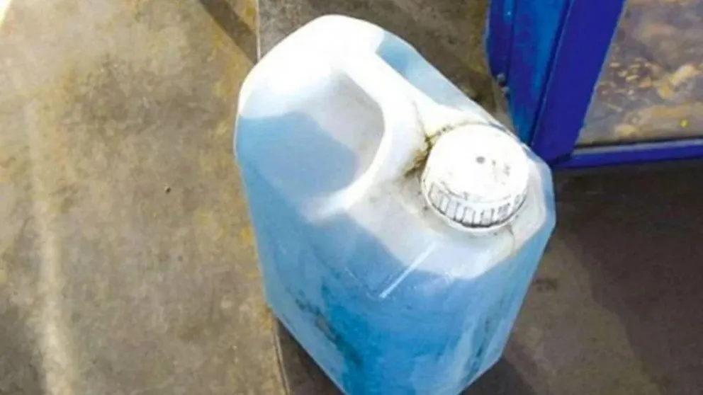 Limpiaba un instrumento musical con nafta y se quemó la mitad del cuerpo