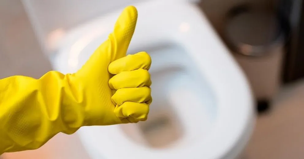 Trucos caseros para destapar un inodoro sin gastar de más