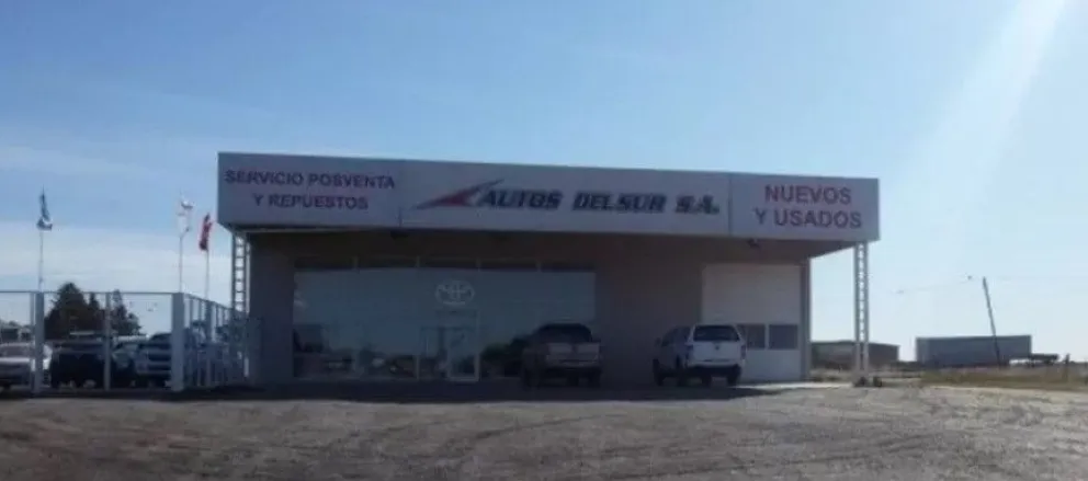 Condenan a dos personas por el robo a mano armada de una concesionaria