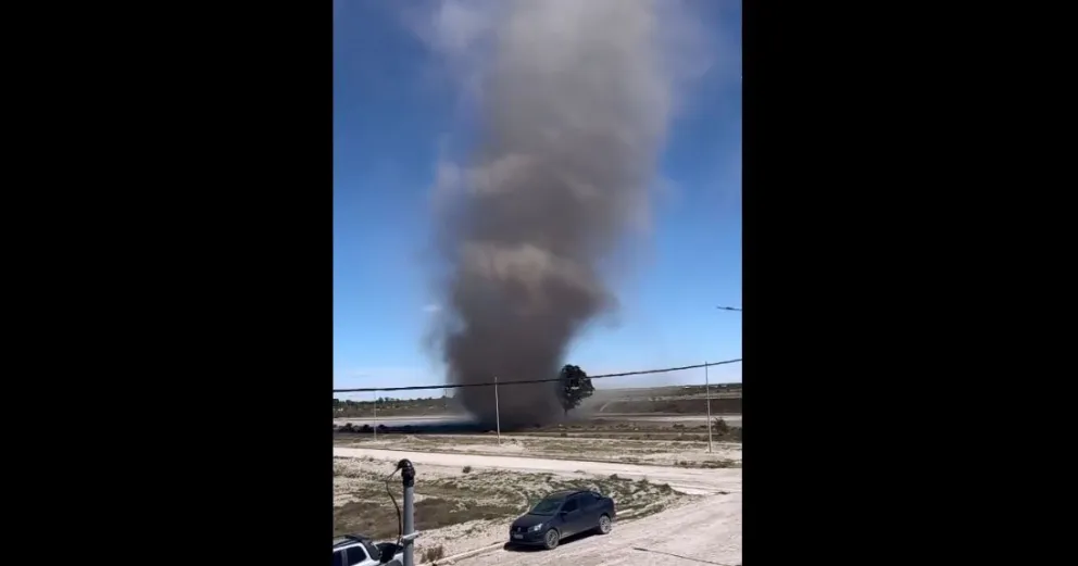 Un pequeño tornado fue filmado en Viedma