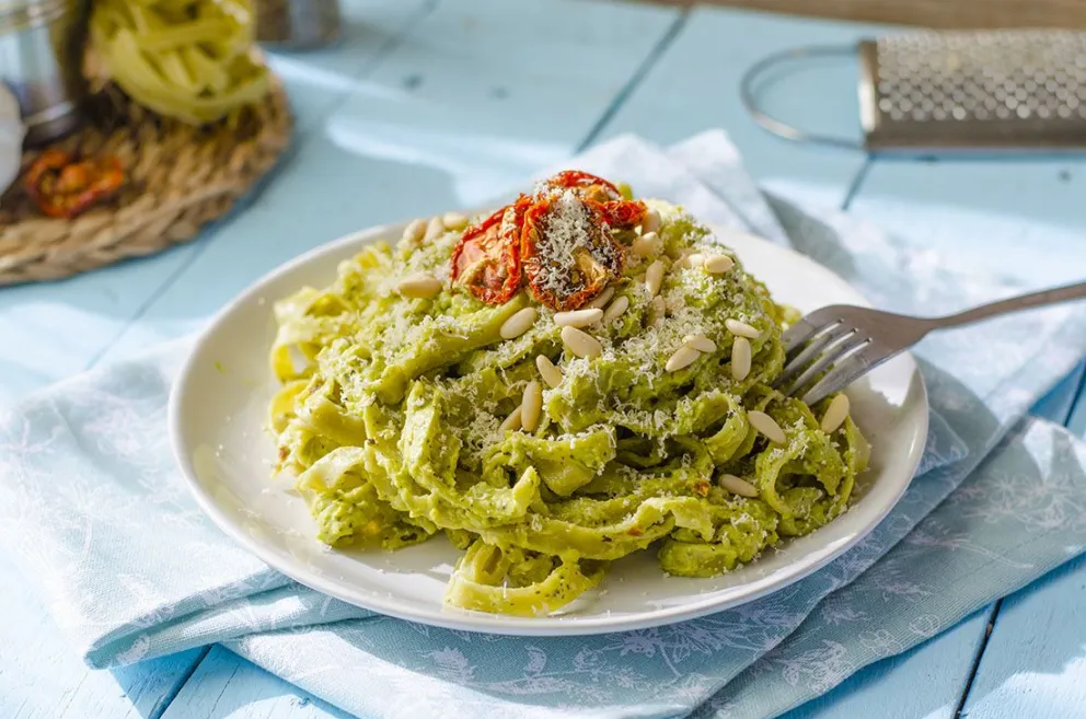 Una receta deliciosa: fideos con pesto de rúcula