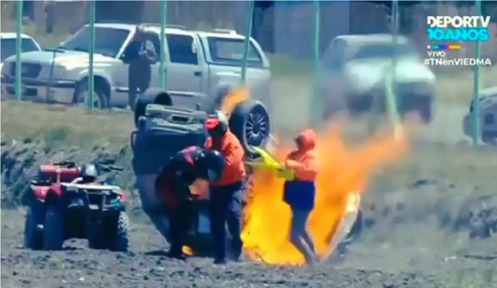 Banderilleros milagrosos: salvaron la vida de un piloto en el Turismo Nacional tras un vuelco