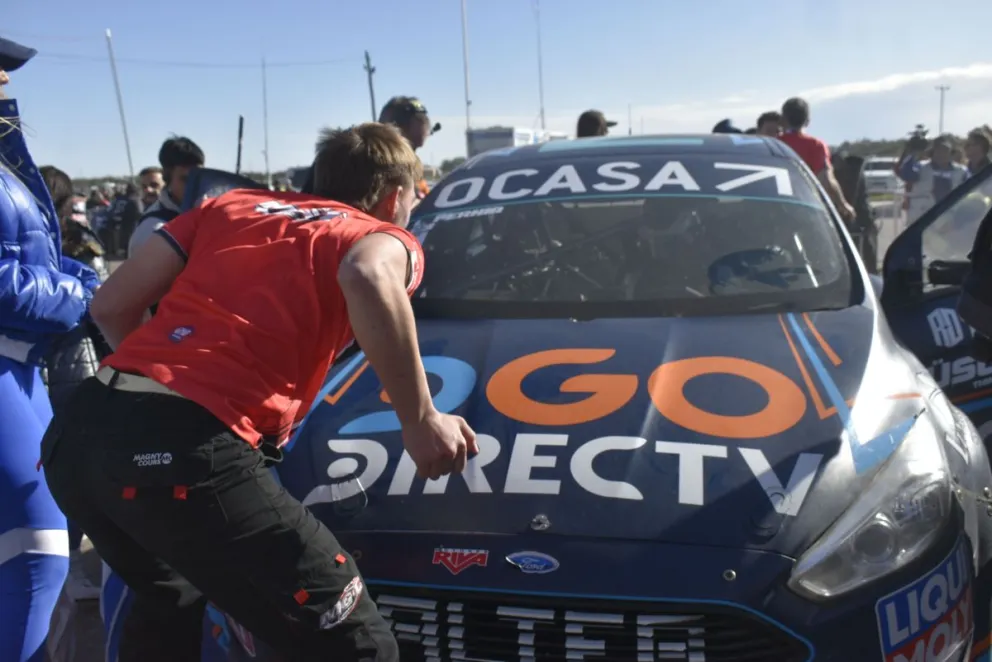 Leonel Pernía denunció que su auto recibió dos disparos mientras se disputaba el Turismo Nacional en Viedma