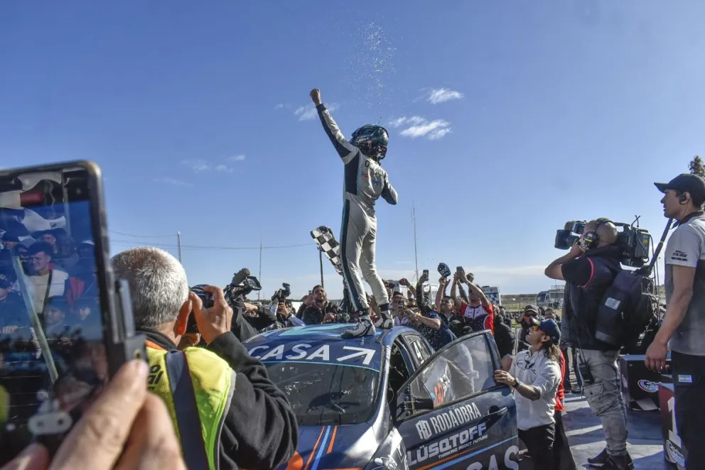 Pernía gritó campeón en la Clase 3 del Turismo Nacional en Viedma