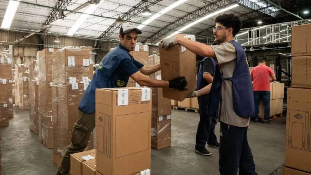 Ya se están repartiendo las urnas en todo el país para el balotaje de mañana 