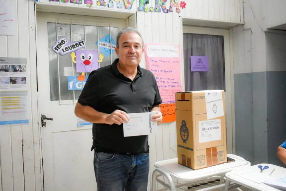 Pesatti cumplió con su voto y abogó por la consolidación de la democracia