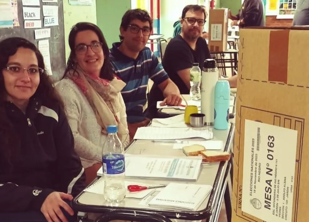 La Asociación de Sordos distinguió a Xoana, quien tiene esta discapacidad y fue fiscal de mesa