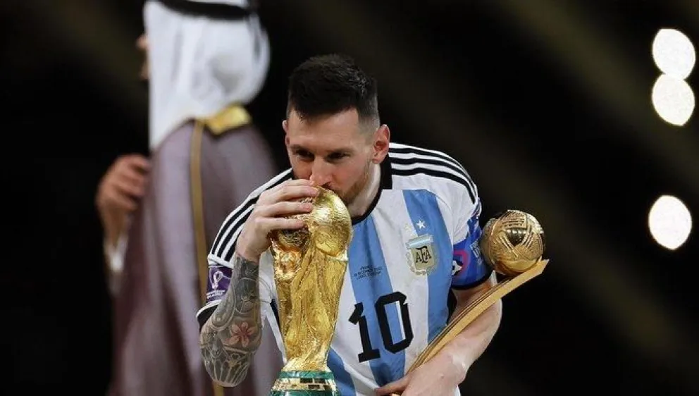 Messi benéfico: donó seis camisetas que utilizó en el Mundial para que sean subastadas 