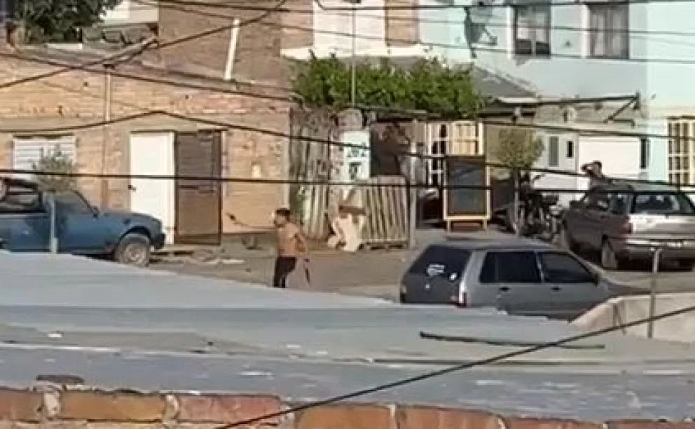 Video: así se produjeron disparos en plena vía pública en el barrio IPPV