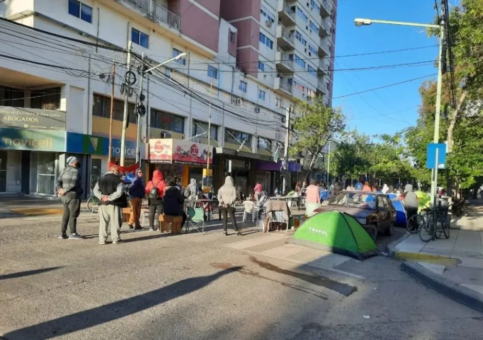 Hay un acampe en Cipolletti: ¿Qué dijo la Municipalidad?