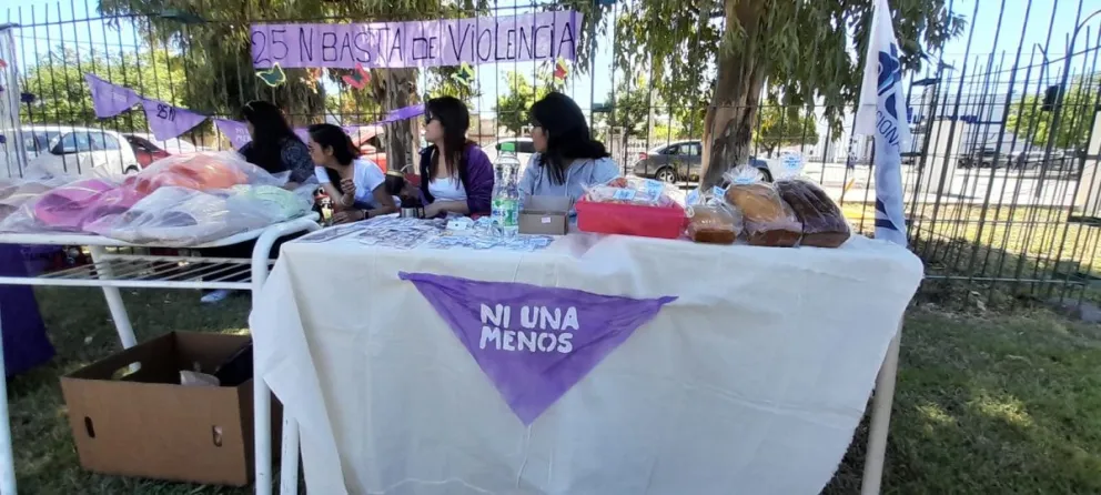 En los jardines del Hospital Zatti se vivió la antesala del 25N: “La violencia no es solo física”
