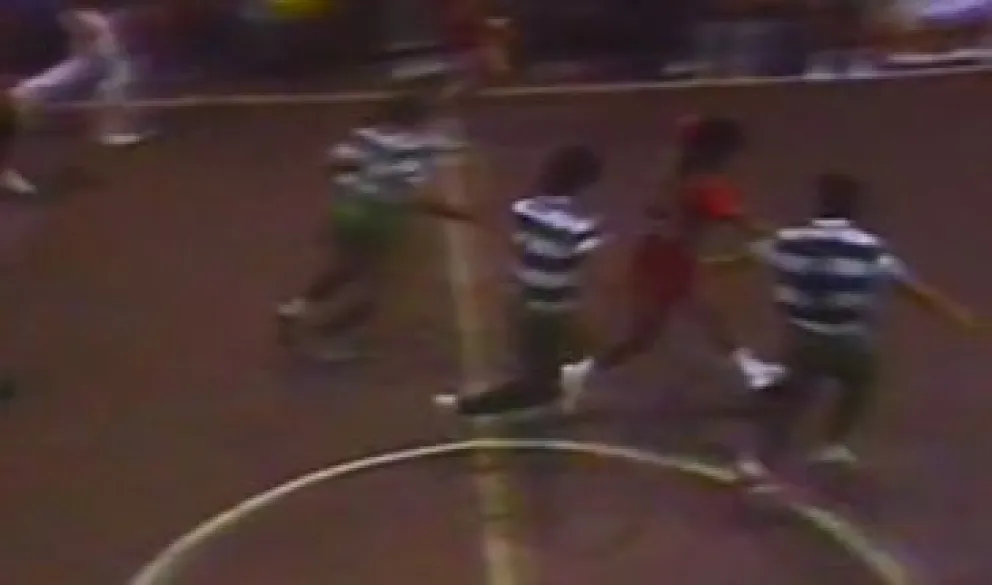 Maradona campeón con Club Parque: por primera vez se pueden disfrutar imágenes de Diego jugando futsal 