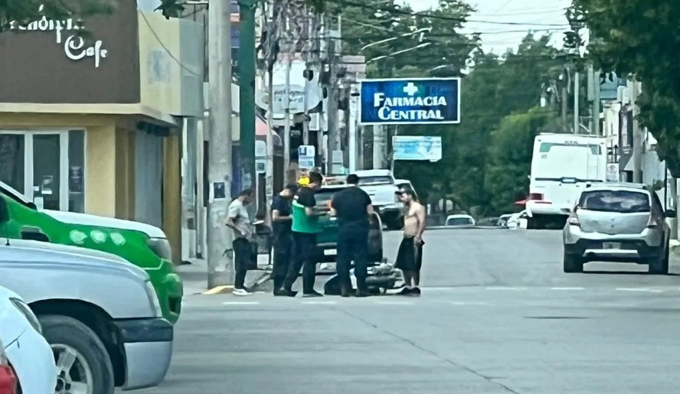 Un motociclista terminó sobre el asfalto en pleno centro viedmense