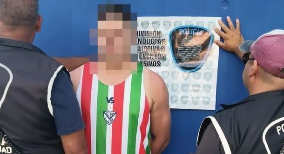Un hincha de Velez era buscado por abuso sexual y quedó detenido antes del partido contra Colón