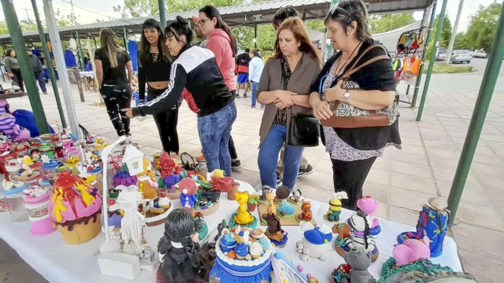 Tras el éxito, este domingo 10 será la última Feria de Artesanos en Viedma: qué pasará en 2024