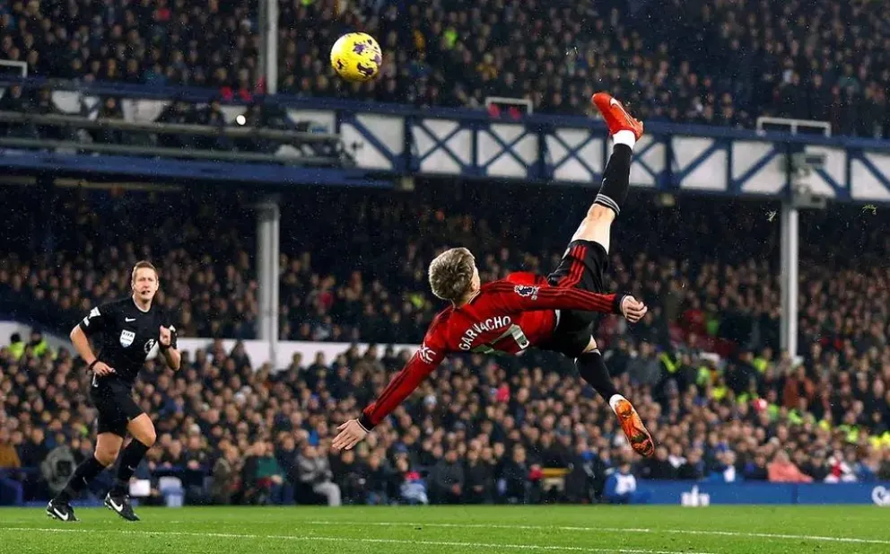 Video: el golazo de chilena de Alejandro Garnacho en Manchester United