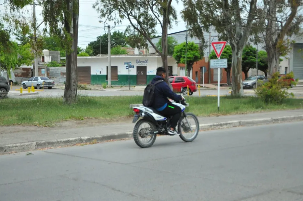 Viedma, la ciudad en la que los motociclistas no usan casco: el relevamiento luego de dos hechos gravísimos 