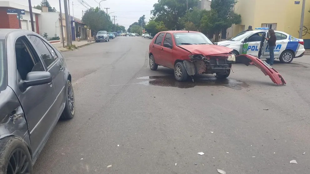 Tremendo choque en Alvaro Barros y Mayor Linares