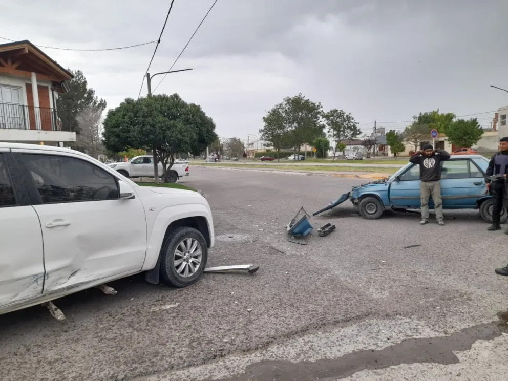 Los conductores de un auto y una camioneta protagonizaron un nuevo accidente de tránsito