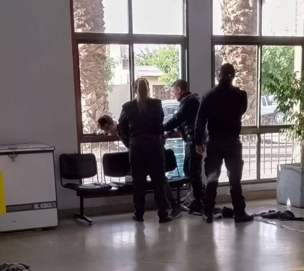 Atrapan a un delincuente que andaba armado por la calle