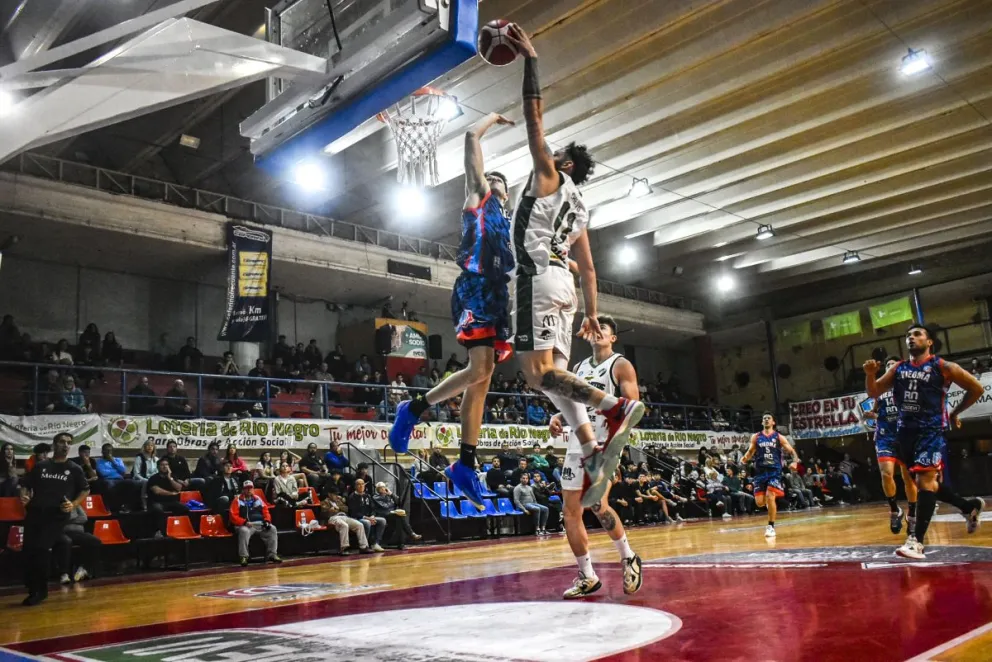 Fácil victoria del Deportivo Viedma ante un rival de fuste como Villa Mitre