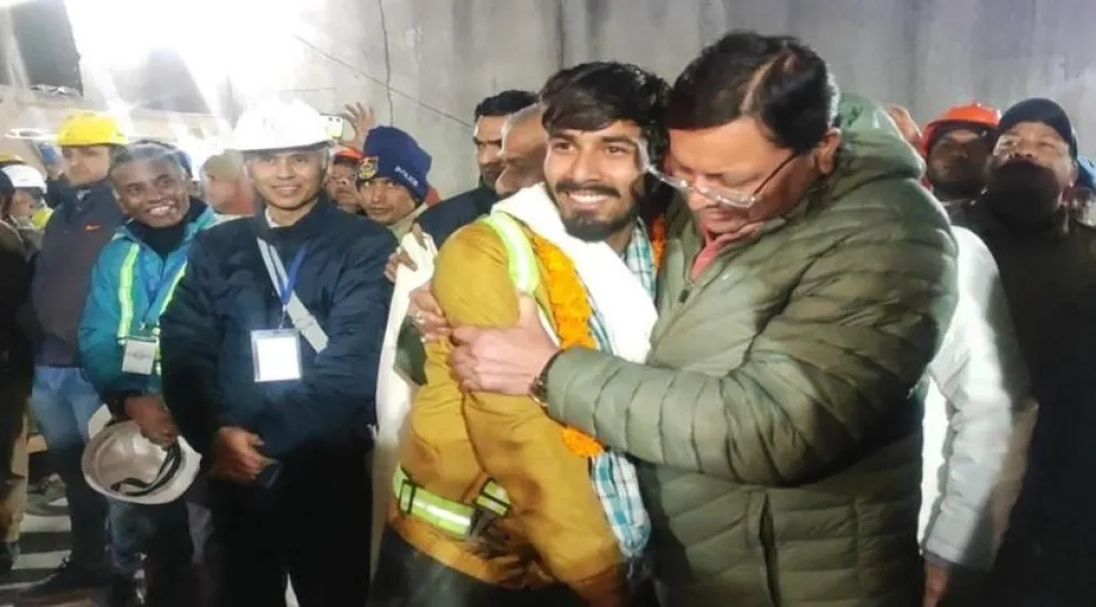 Increíble rescate: fueron salvados 41 mineros atrapados en túnel en India