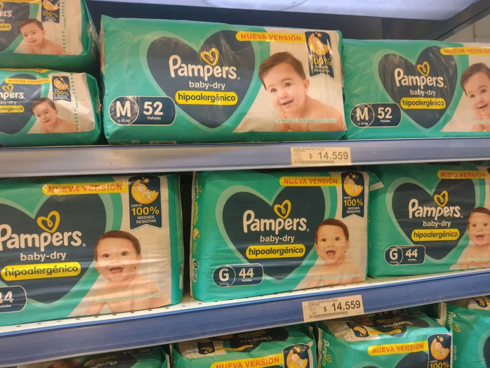 Qué caros están los pañales, una frase que se repite en las góndolas