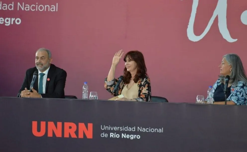 Cristina jugó al anticipo sobre la “estanflación” cuando visitó la UNRN