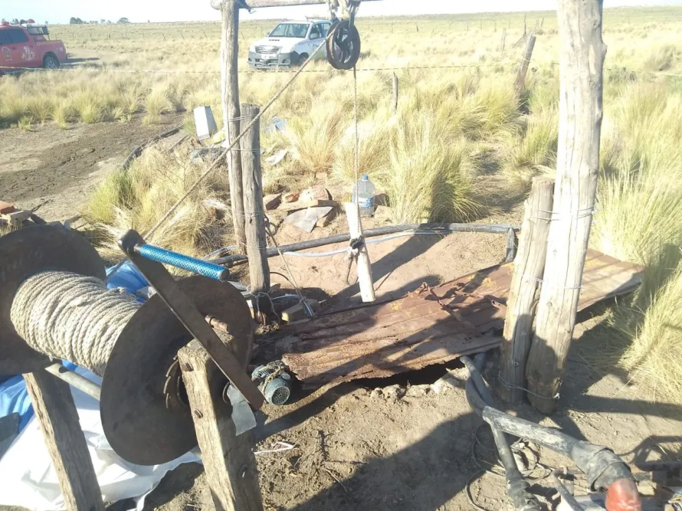 Un "pocero” habría muerto electrocutado en un campo  