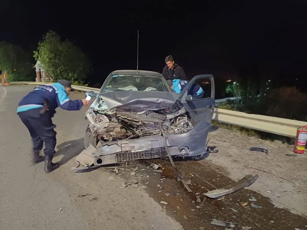 Dieron de alta a la pareja de viedmenses que se accidentó en el puente Ferrocarretero