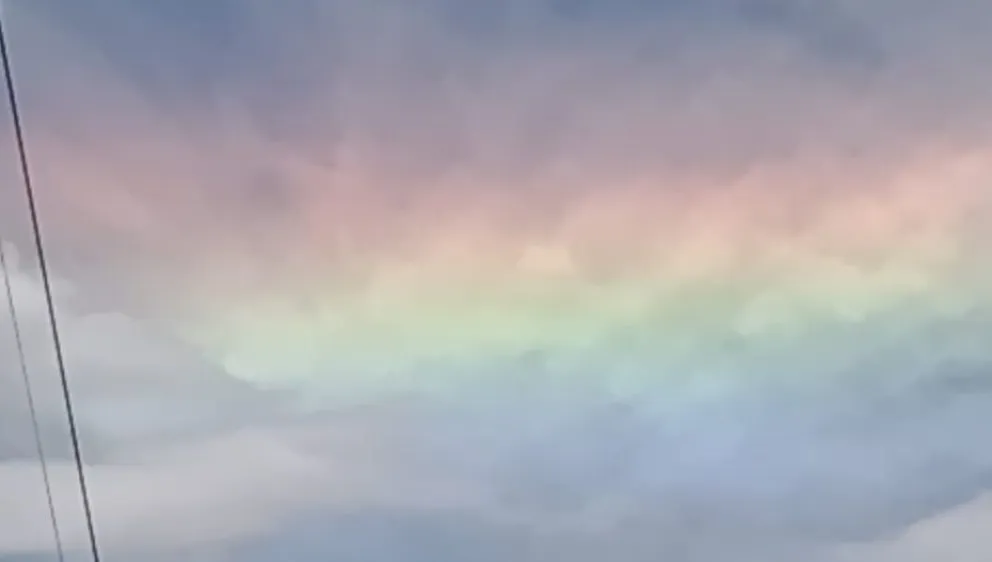 Un reflejo como el del arco iris apareció en el cielo de Viedma