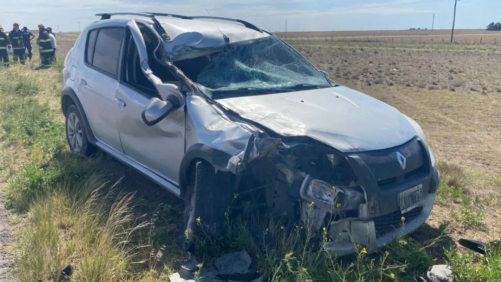Chocó contra la parte trasera de un camión y la camioneta quedó destruída 