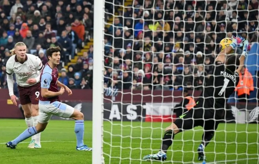 Aston Villa de Emiliano Martínez venció a Manchester City y lo relegó en la tabla de posiciones