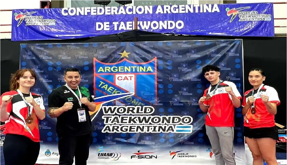 Gran presentación de la escuela Hwarang Kwan en el Nacional de Taekwondo