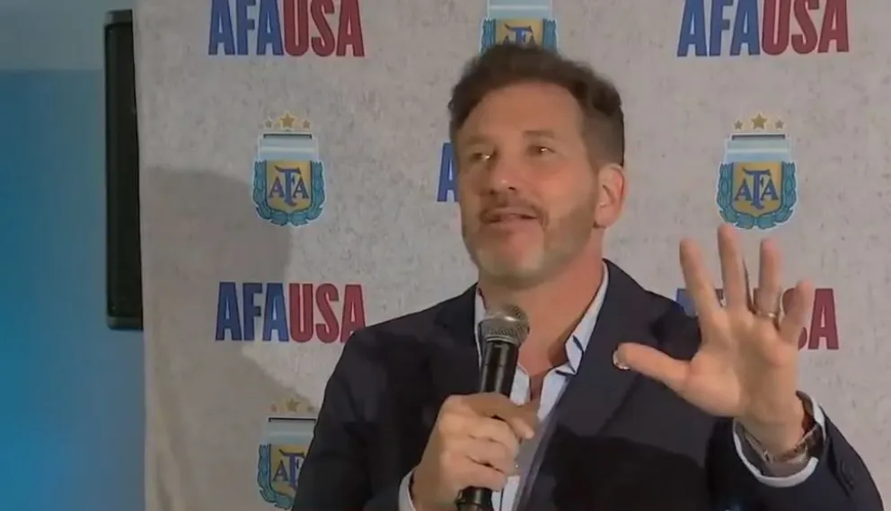 Alejandro Domínguez se metió en la interna de la Selección y bancó a Tapia: “el capitán del barco”