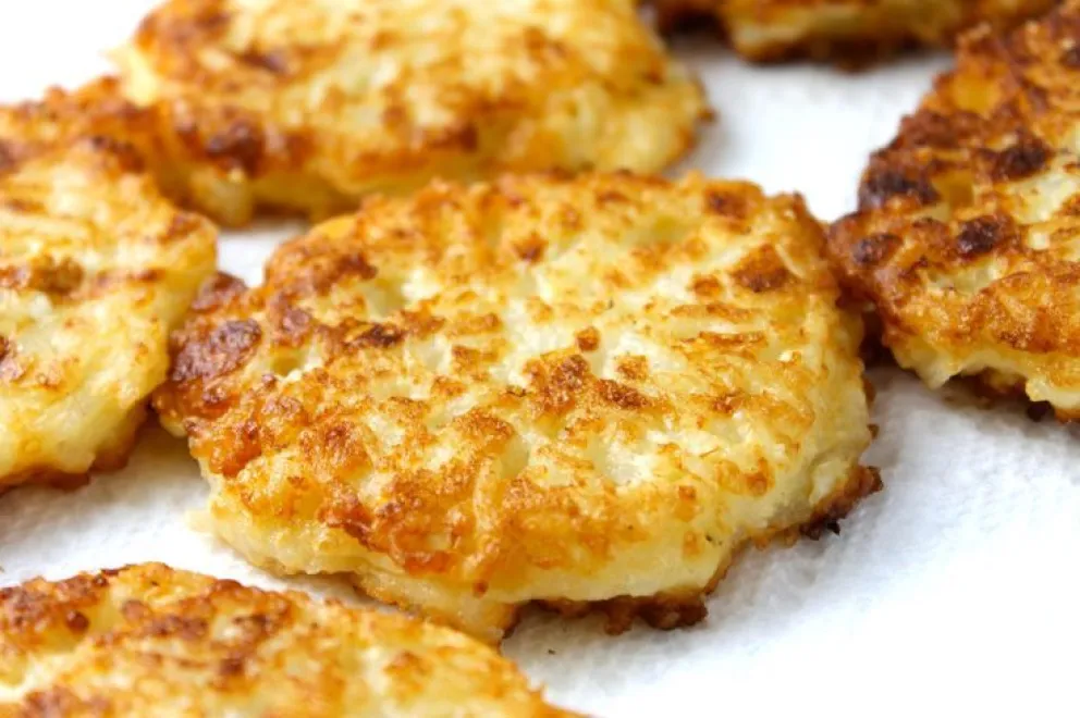 Cómo hacer tortitas de arroz con queso en 5 pasos: resuelven cualquier comida