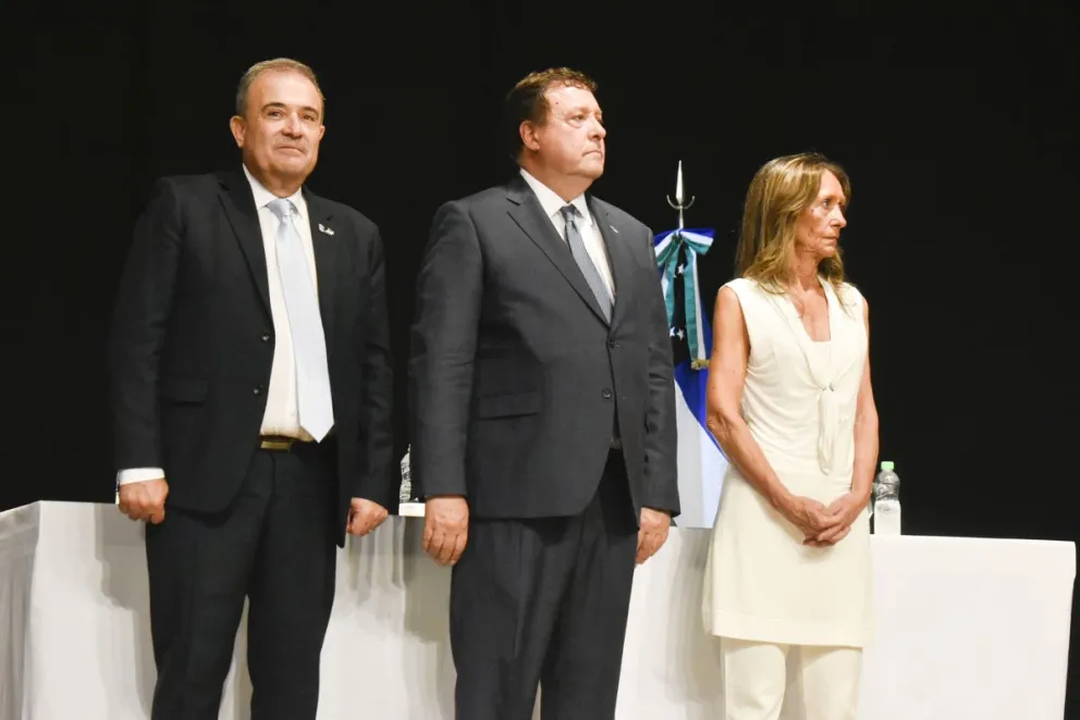 Weretilneck presidió la asunción del gabinete que tendrá un fuerte desafío