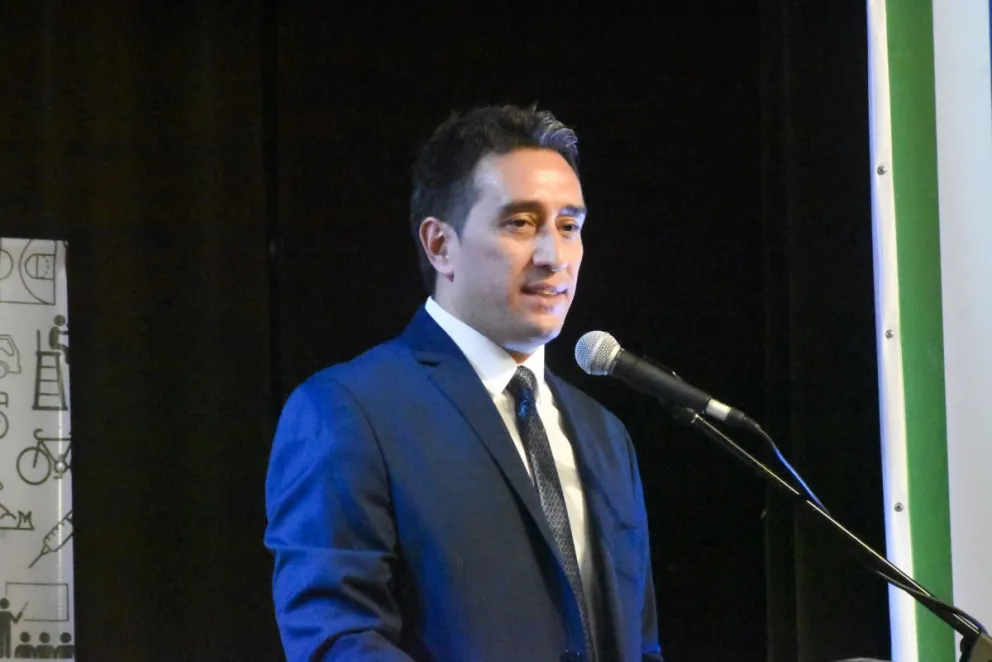 Castro viaja a Buenos Aires para golpear puertas por subsidios al transporte