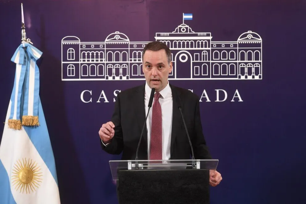 Adorni anunció las primeras medidas del gobierno y advirtió que habrá hiperinflación