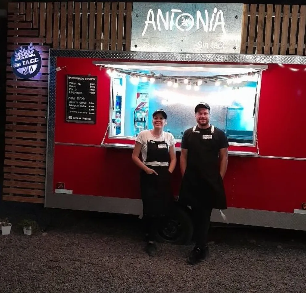 En la costanera ya funciona un carrito para celíacos: “Cansados de ir a pasear y tener que volvernos a casa a comer”