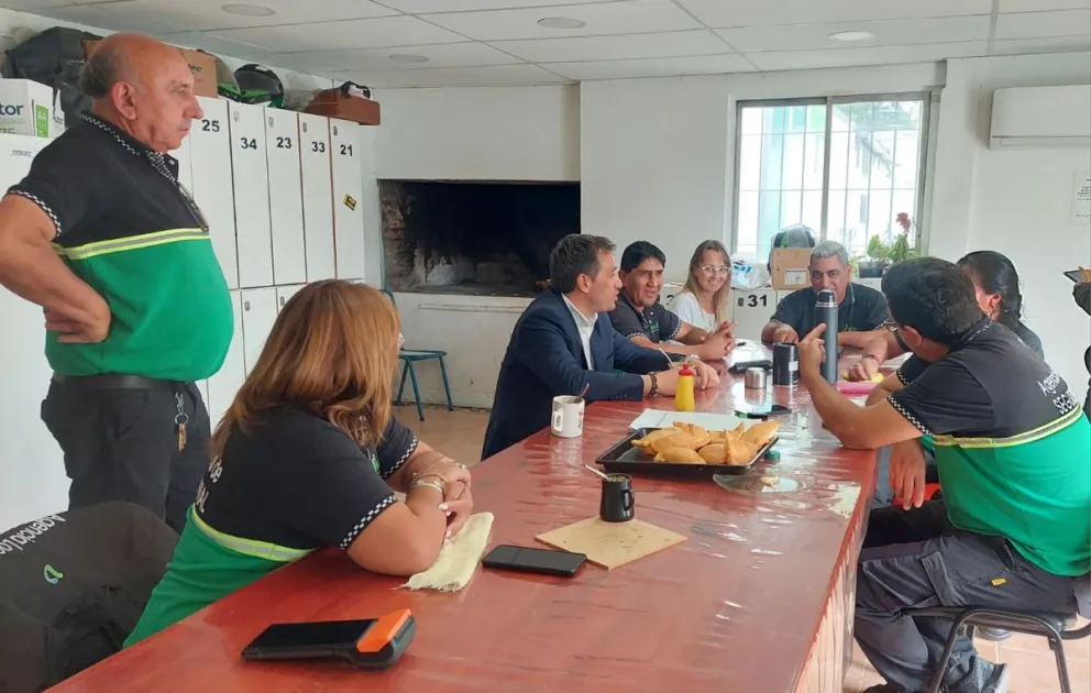 El intendente Castro visitó todas las dependencias municipales