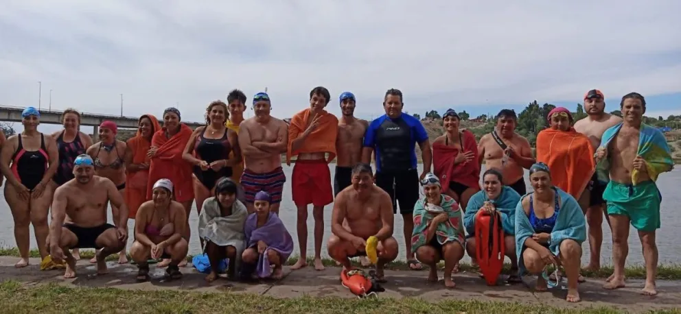 Aprender a nadar en Viedma: clases para principiantes en pileta y en el río 